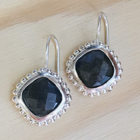 oh112-facettierter-labradorit-16×16-mm
