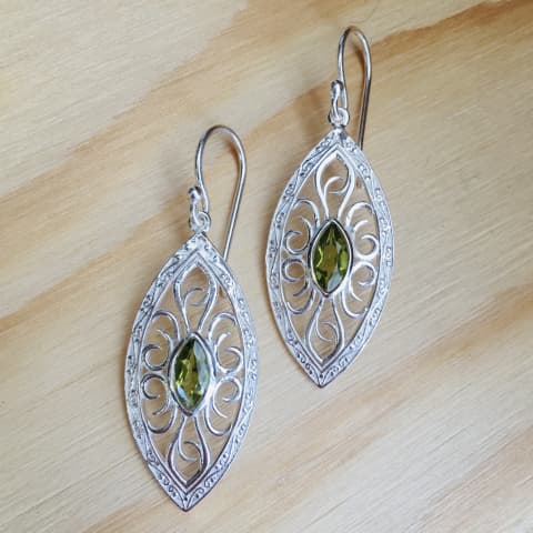 oh139-facettierter-peridot-30×15-mm