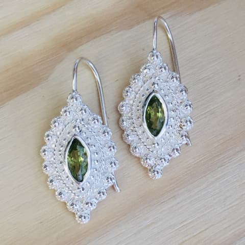 oh174-facettierter-peridot-26×15-mm
