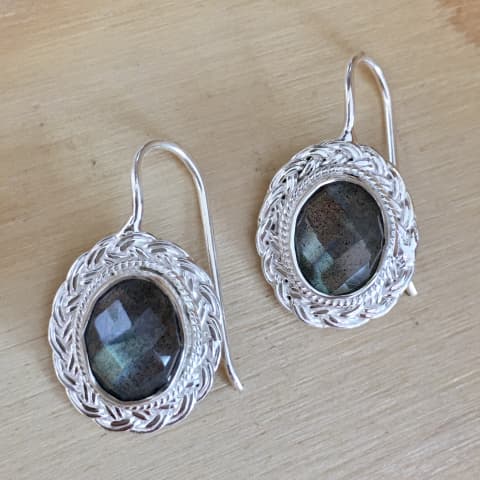oh242-facettierter-labradorit-15×13-mm