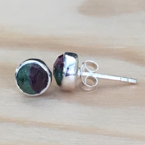 oh41-facettierter-rubin-zoisit-8-mm