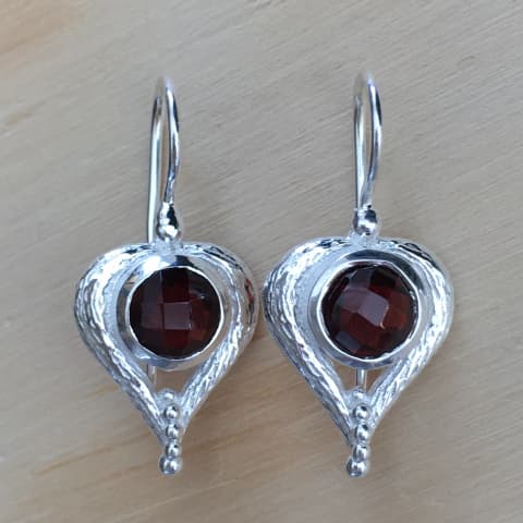 oh487-facettierter-granat-16×13-mm