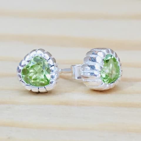 oh849-herz-facettierter-peridot-7×7-mm