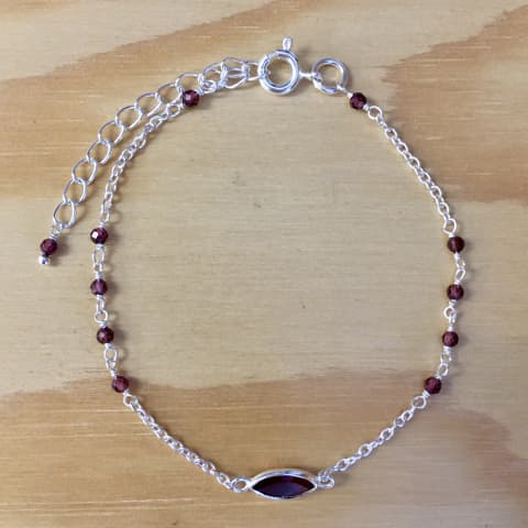 ab122-facettierter-granat-silber.jpg