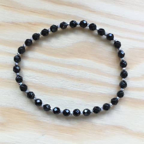ab58-facettierter-onyx-ca-4-mm-silber.jpg