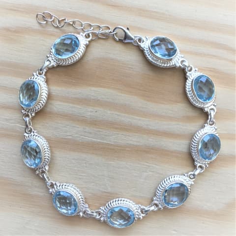 ab88-facettierter-blauer-topas.jpg
