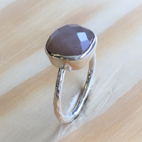 r126-facettierter-chocolate-mondstein.jpg