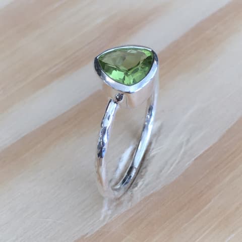 r127-facettierter-peridot.jpg