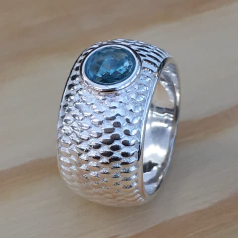 r134-facettierter-blauer-topas.jpg