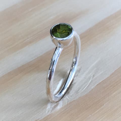 r192-facettierter-peridot.jpg