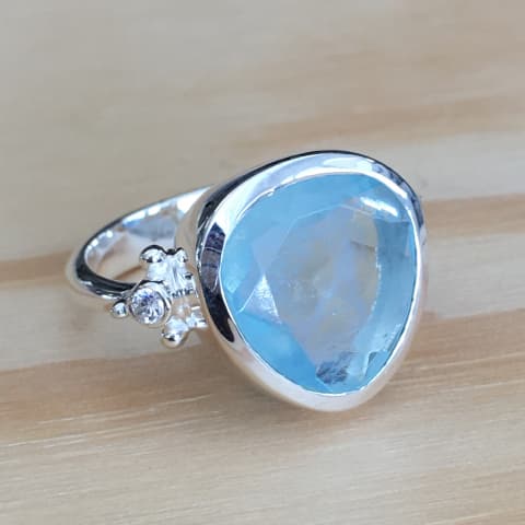 r222-facettierter-aquamarin-zirkonia.jpg