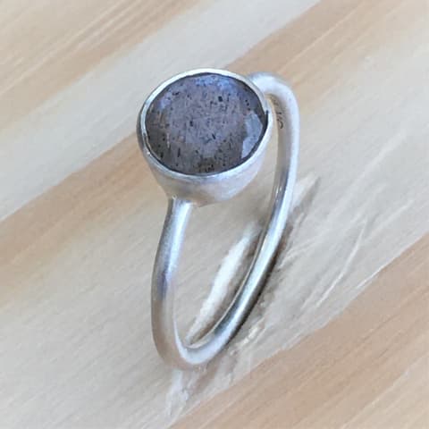 r259-facettierter-labradorit-silber-matt.jpg