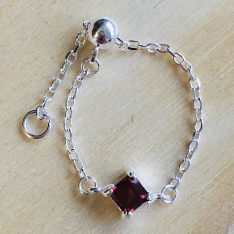 r309-facettierter-granat.jpg