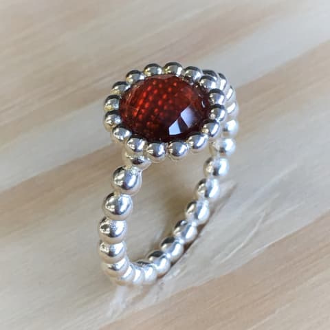 r59-facettierter-granat.jpg