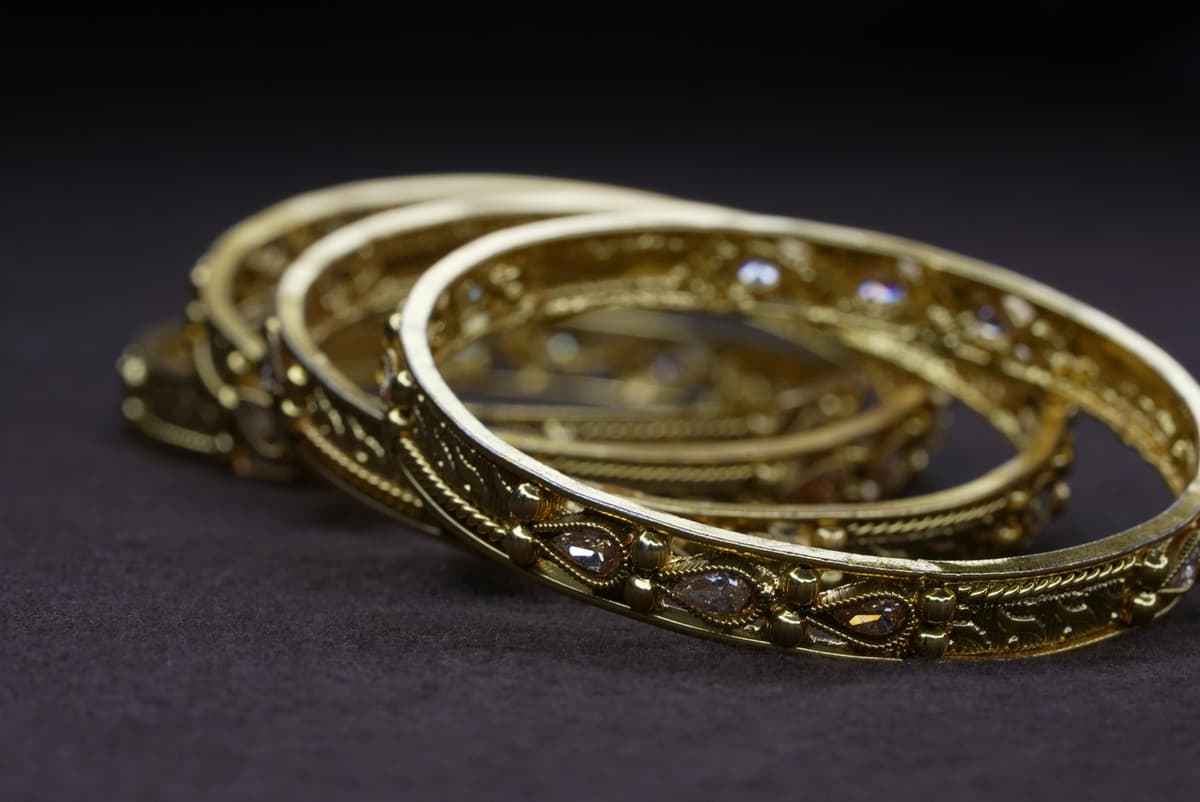 Goldschmuck richtig pflegen: Tipps für dauerhaften Glanz