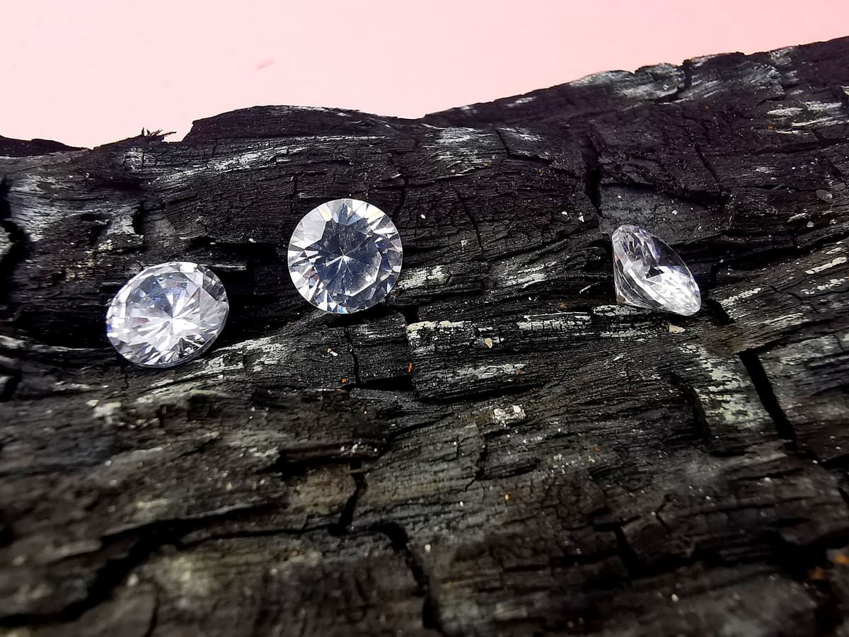Labordiamant vs. Naturdiamant: Der große Vergleich