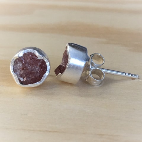 oh429-erdbeerquarz-roh-silber-matt-8-mm
