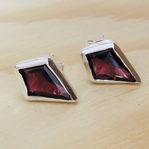 oh685-facettierter-granat-11×7-mm