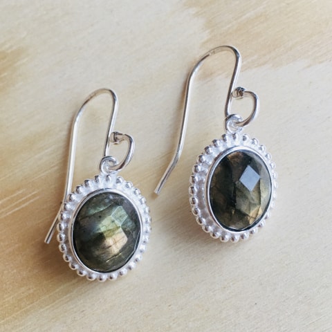 oh71-silber-labradorit-15×13-mm