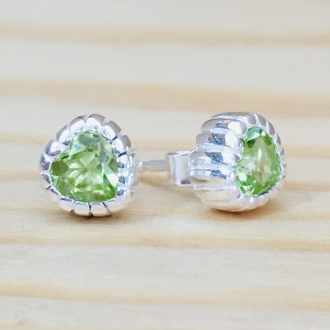 oh849-herz-facettierter-peridot-7×7-mm