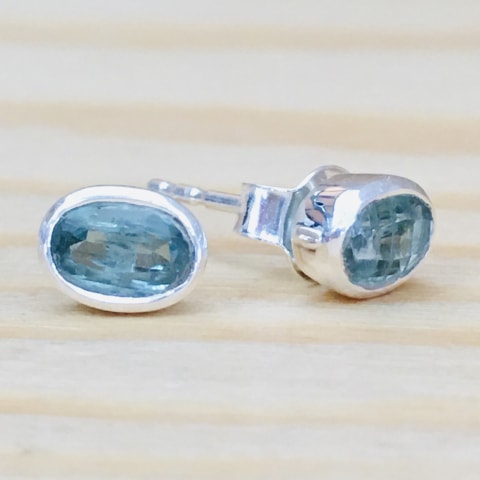 oh853-facettierter-gruener-kyanit-7×5-mm