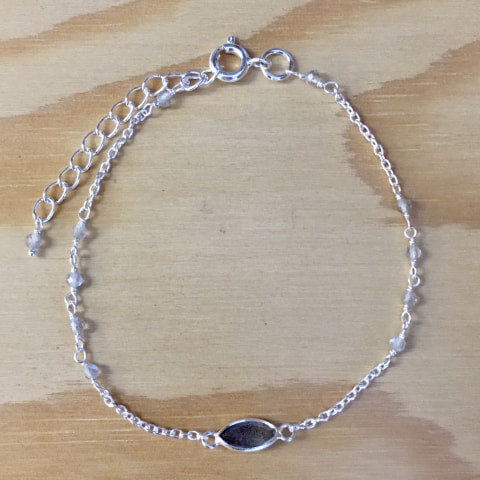 ab122-facettierter-labradorit-silber.jpg