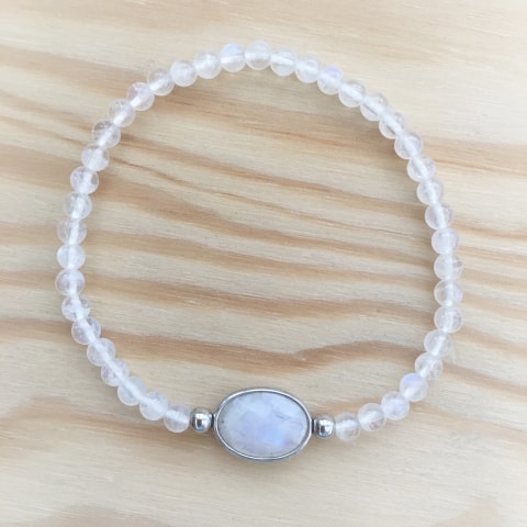 ab37-regenbogen-mondstein-4-mm.jpg