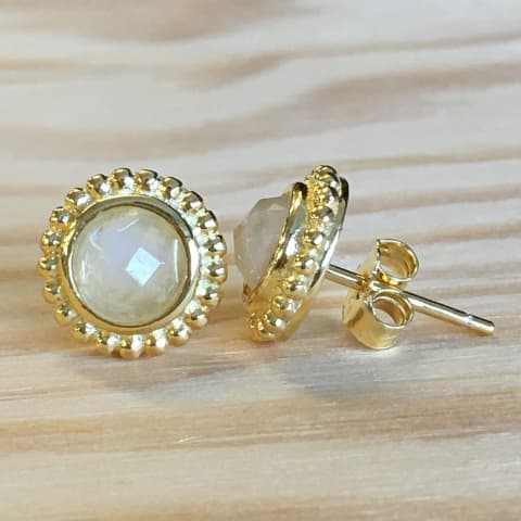 oh104-facettierter-regenbogen-mondstein-silber-vergoldet-10-mm