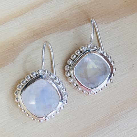 oh112-facettierter-regenbogen-mondstein-16×16-mm