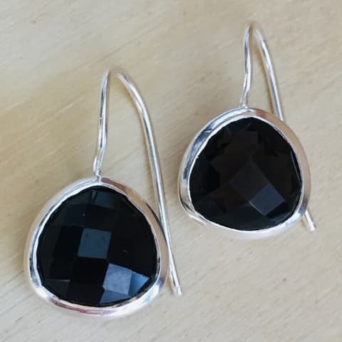 oh133-facettierter-schwarzer-spinell-12×12-mm