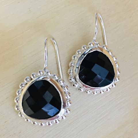 oh134-facettierter-schwarzer-spinell-15×15-mm