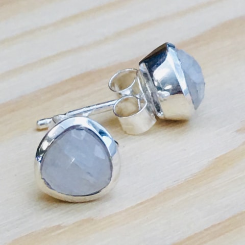 oh135-facettierter-regenbogen-mondstein-7-mm