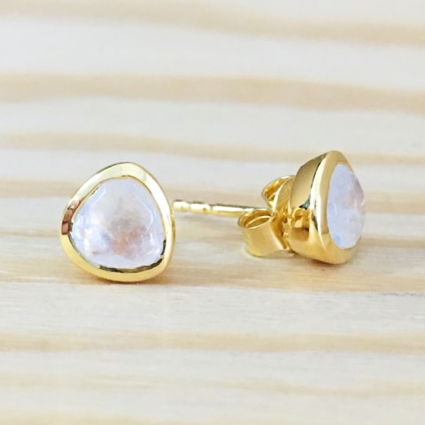 oh135-facettierter-regenbogen-mondstein-silber-vergoldet-7-mm