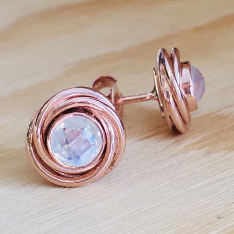 oh143-facettierter-regenbogen-mondstein-silber-rose-vergoldet-10-mm