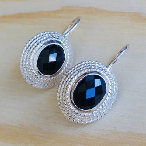 oh210-facettierter-schwarzer-spinell-15×13-mm