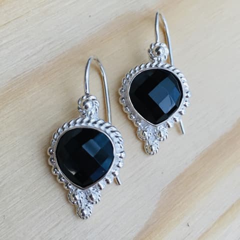 oh224-facettierter-schwarzer-spinell-22×14-mm