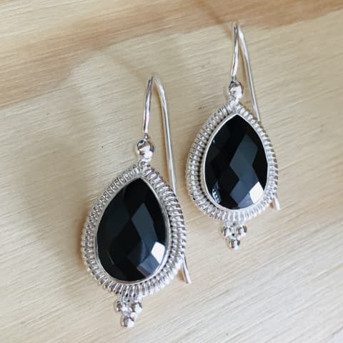 oh241-facettierter-schwarzer-spinell-20×12-mm