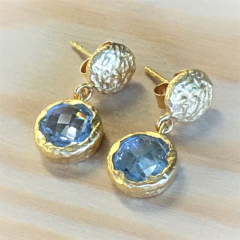 oh255-facettierter-blauer-topas-silber-vergoldet-matt-10-mm