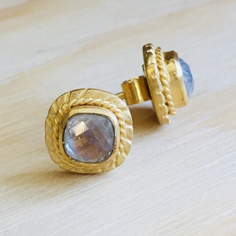 oh321-facettierter-regenbogen-mondstein-silber-vergoldet-9×9-mm