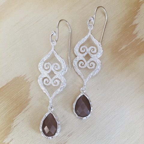 oh362-facettierter-chocolate-mondstein-silber-matt-40×14-mm