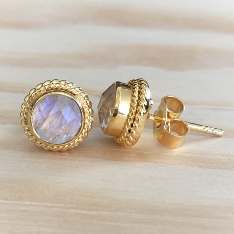 oh393-facettierter-regenbogen-mondstein-silber-vergoldet-9mm