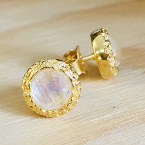 oh640-facettierter-regenbogen-mondstein-silber-vergoldet-9-mm
