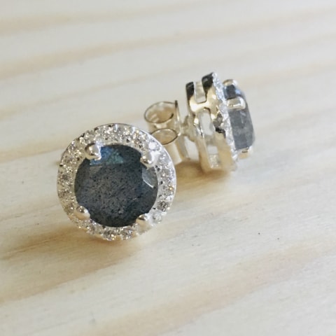 oh675-facettierter-labradorit-mit-zirkonia-88-mm