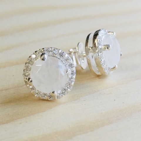 oh675-facettierter-regenbogen-mondstein-mit-zirkonia-88-mm