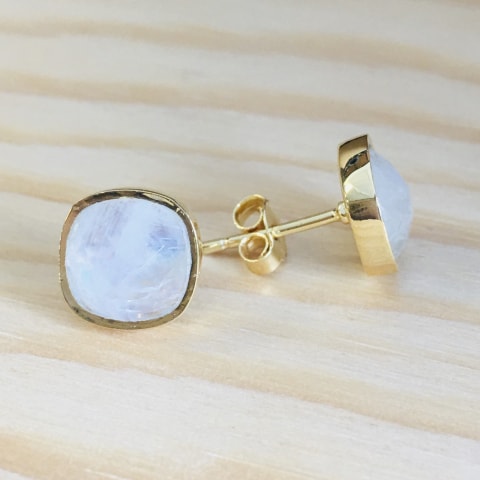 oh747-facettierter-regenbogen-mondstein-silber-vergoldet-9×9-mm