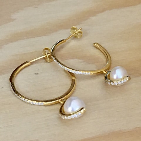oh749-suesswasserperle-silber-vergoldet-mit-zirkonia-23-mm