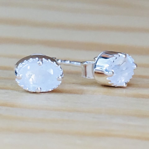 oh846-facettierter-regenbogen-mondstein-7×5-mm