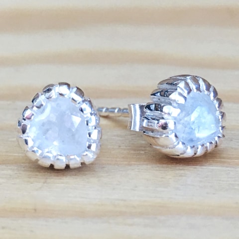 oh849-herz-facettierter-regenbogen-mondstein-7×7-mm