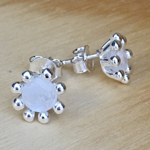 oh97-facettierter-regenbogen-mondstein-silber-10-mm