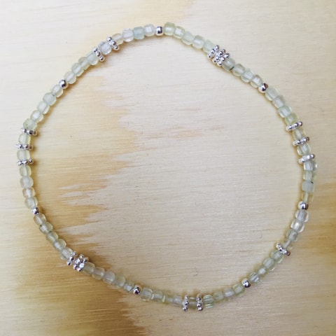 ab117-silber-facettierter-wuerfel-prehnit-ca-2-mm.jpg